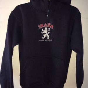 PRAHA DARK BLUE SWEATSHIRT WITH POCKET IN FRONT